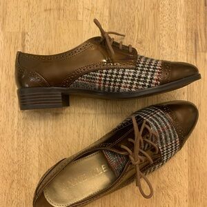 Anne Klein Brown and Multicolor Oxford Shoes